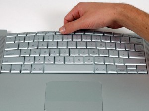 Як правильно вчинити, якщо ноутбук був залитий рідиною?