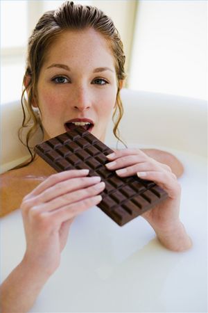 Як зробити пінну ванну з шоколадом